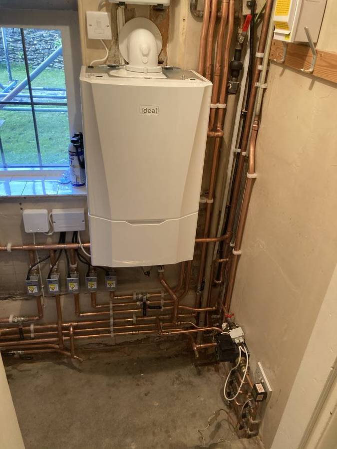 Ideal gas boiler with copper manifold